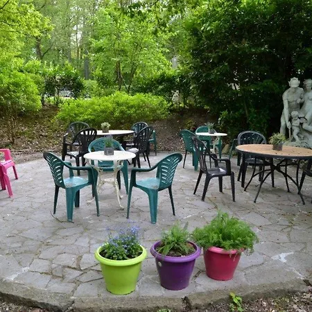 Apart-hotel Marcinelle Jardins De La Fontaine Qui Bout Parking Gratuit 3*